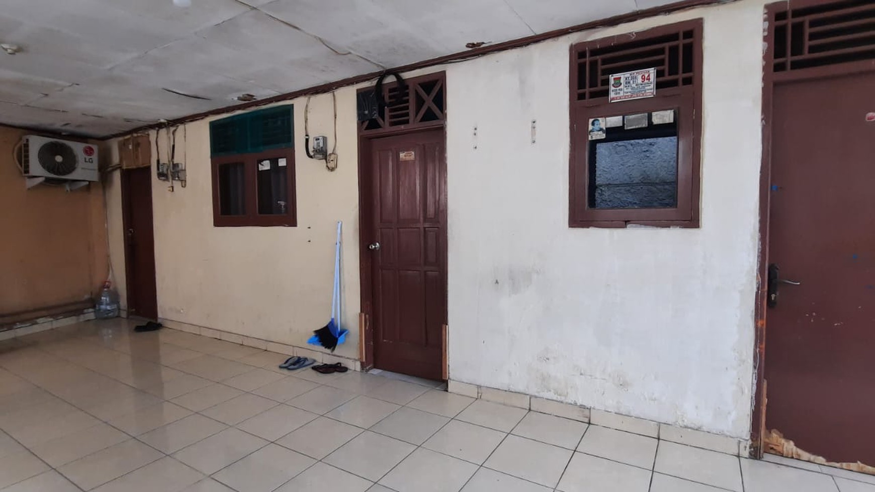 Dijual rumah kontrakan siap pakai di Kampung Peusar , Lippo Karawaci - Tangerang