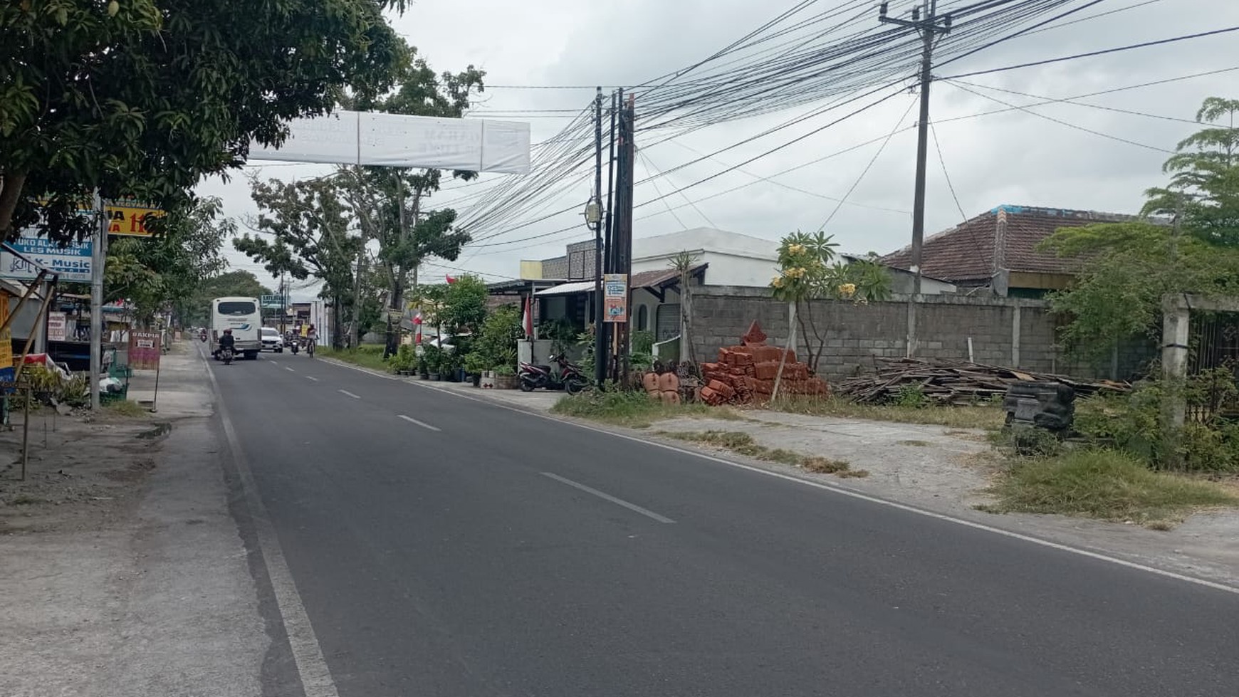 Gudang Dengan Luas Tanah 920 Meter Persegi Lokasi Sewon Bantul 