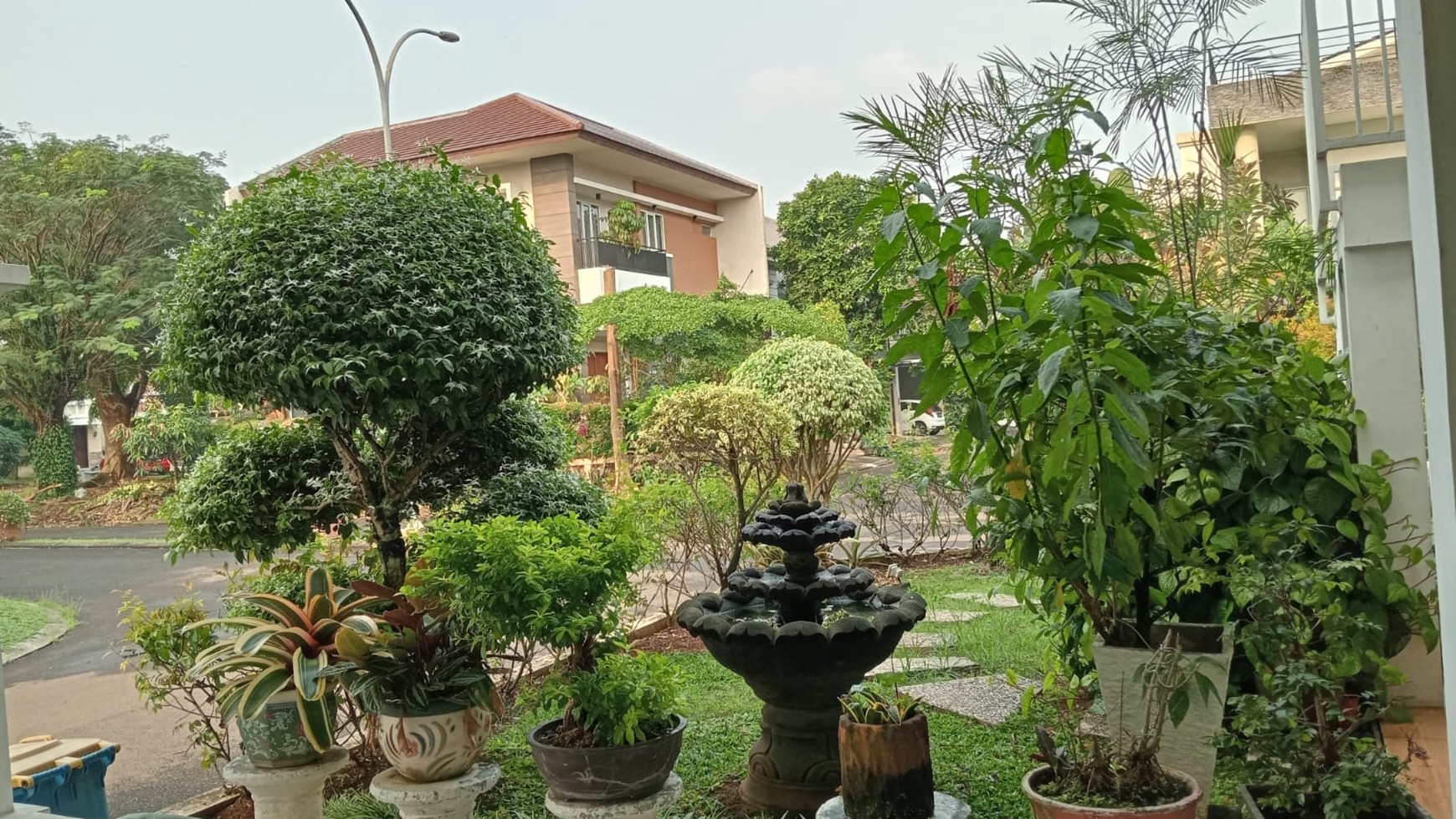 akses toll in dan out rumah dijual di the green cluster vineyard bsd city serpong tangerang selatan banten