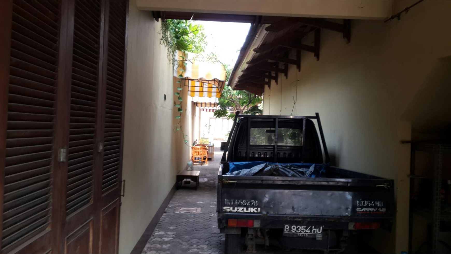 Rumah luas di kemang timur raya, jakarta selatan.