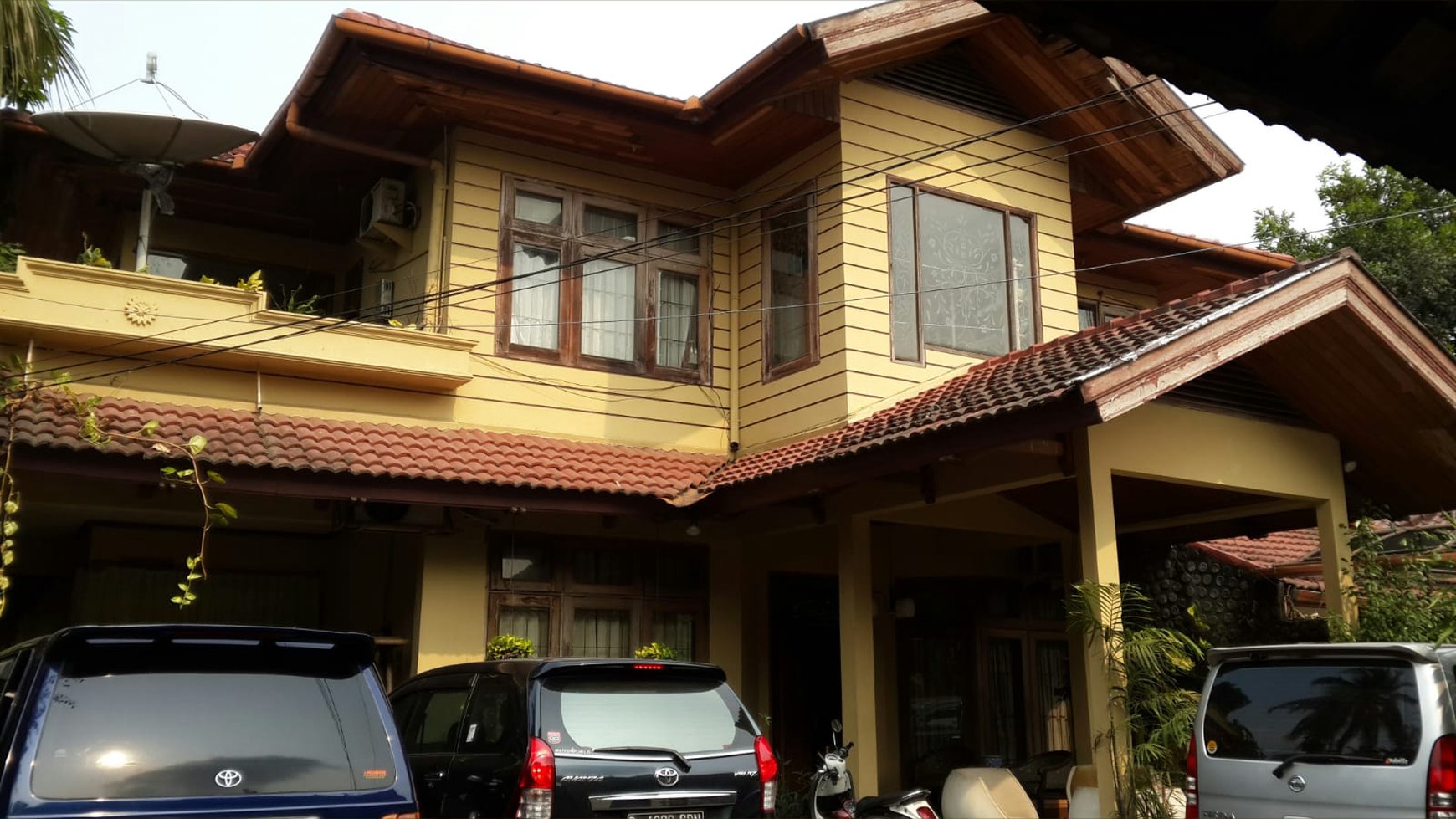 Rumah luas di kemang timur raya, jakarta selatan.