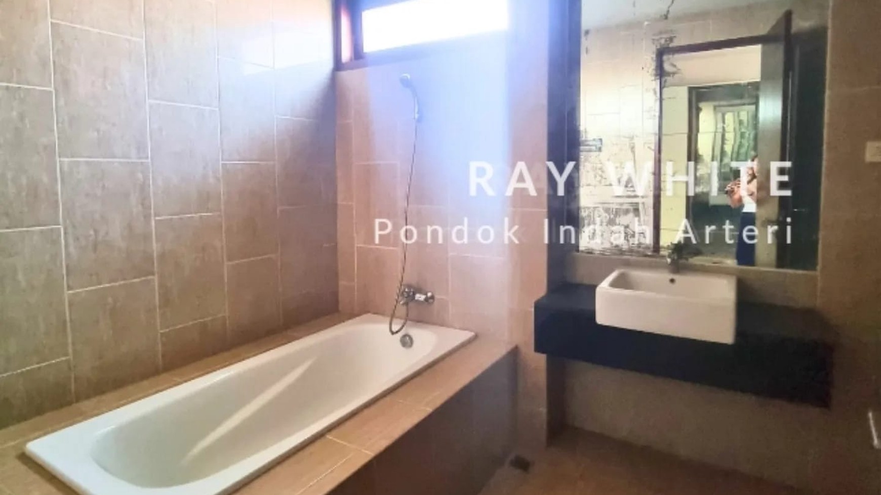 Rumah mewah dengan pool cilandak barat, jaksel