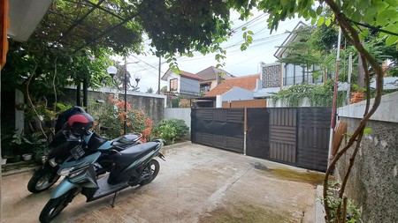 Rumah Lama Lokasi dekat Tol Tb Simatupang di daerah Jatipadang Pasar Minggu Jakarta selatan