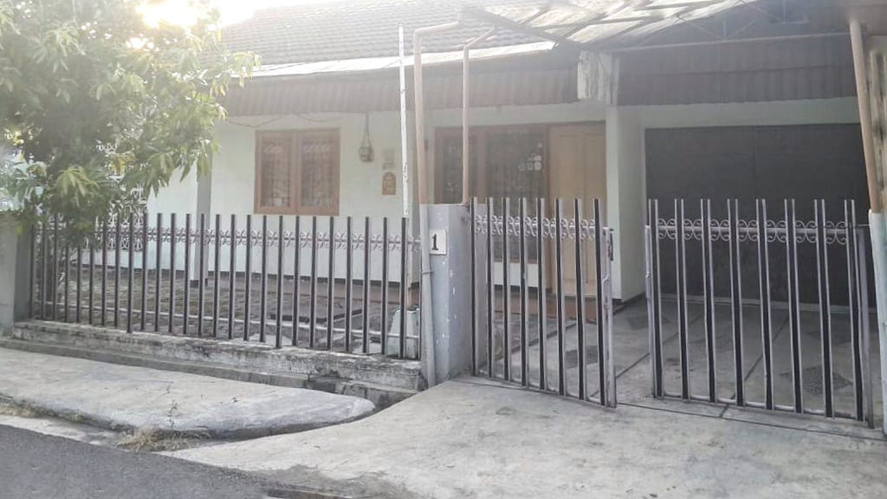 Dijual Rumah Hook Luas di Kutisari Indah - Bebas Banjir, SHM & IMB, Strategis