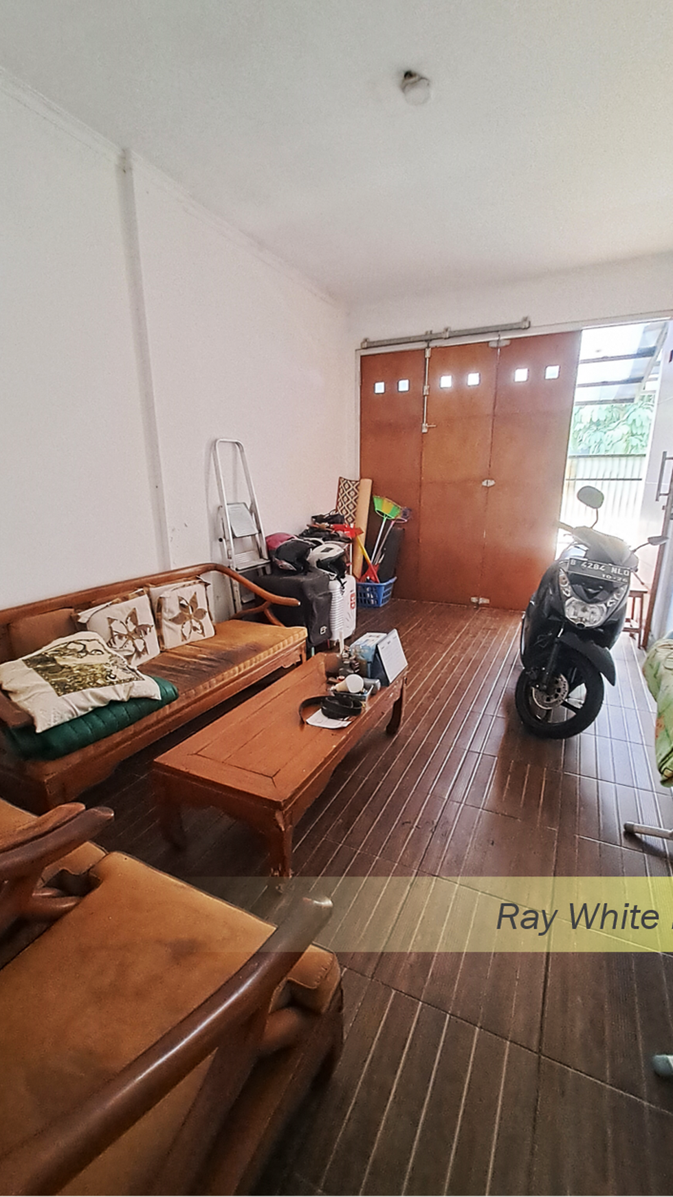 Rumah Semi-Furnished dengan Lokasi Strategis di Serpong, Tangerang Selatan #HR