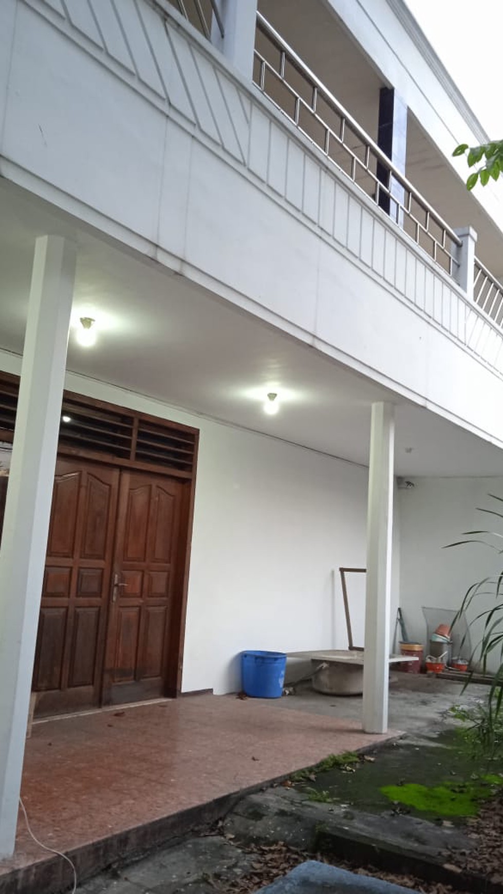 Dijual Rumah 3 Lantai di Jl. Raya Dukuh Kupang Barat 