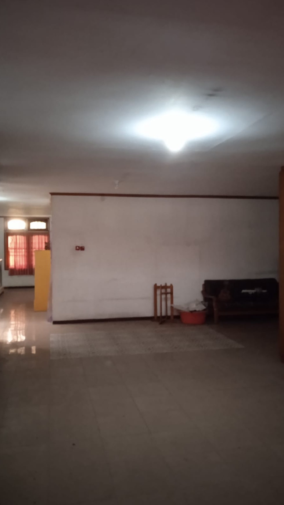 Dijual Rumah 3 Lantai di Jl. Raya Dukuh Kupang Barat 