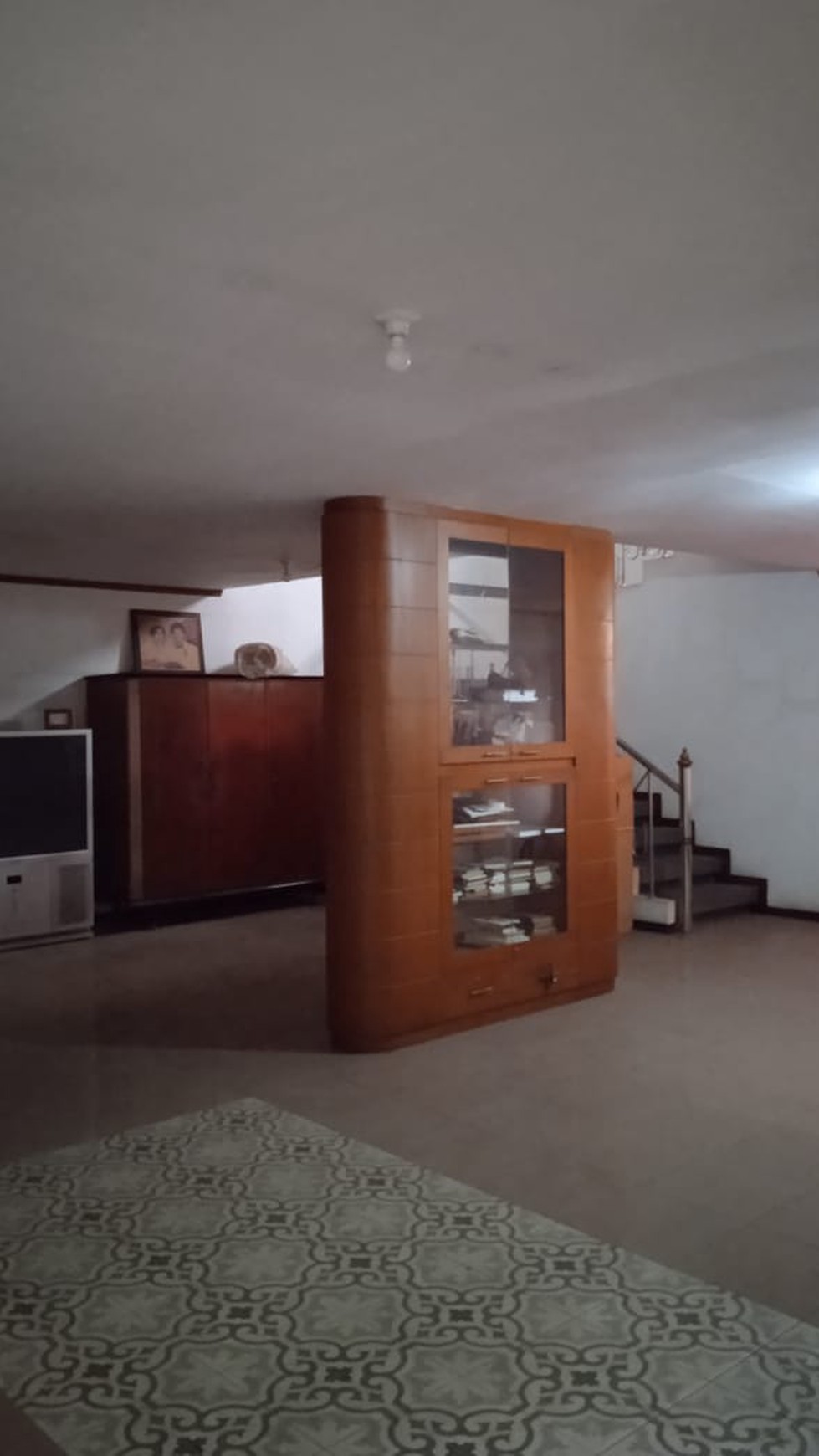 Dijual Rumah 3 Lantai di Jl. Raya Dukuh Kupang Barat 