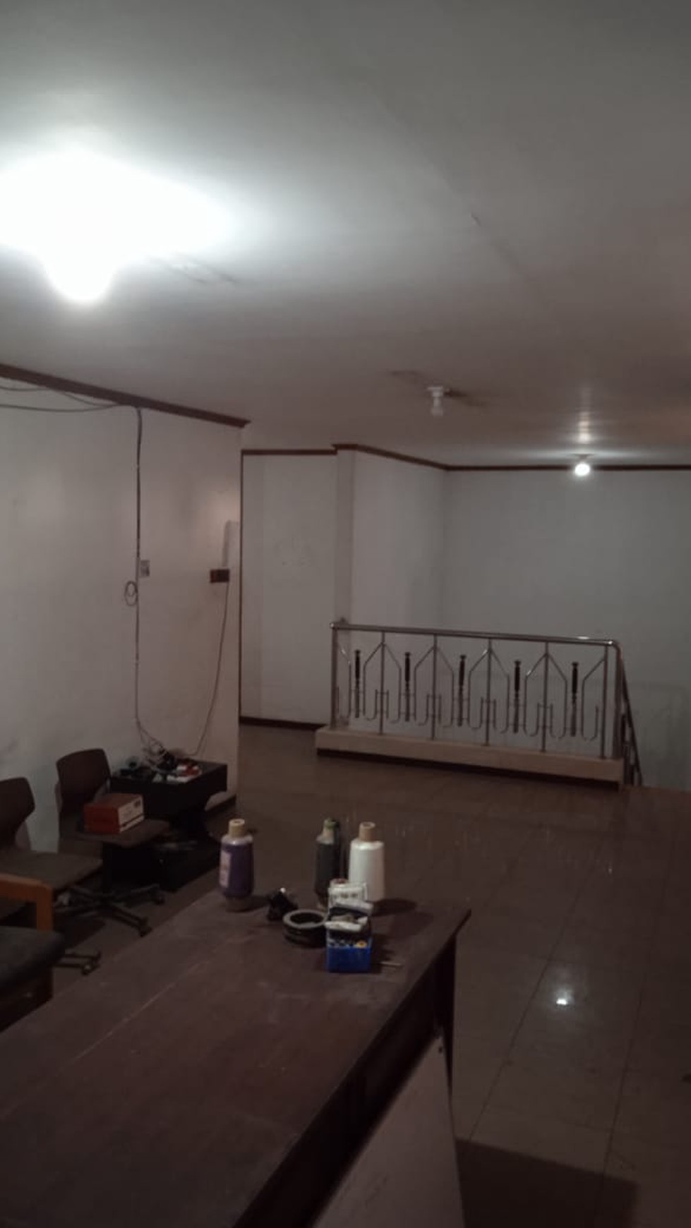 Dijual Rumah 3 Lantai di Jl. Raya Dukuh Kupang Barat 