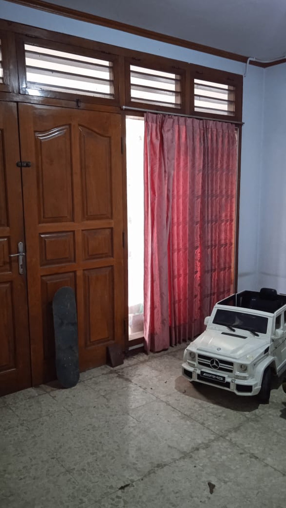 Dijual Rumah 3 Lantai di Jl. Raya Dukuh Kupang Barat 