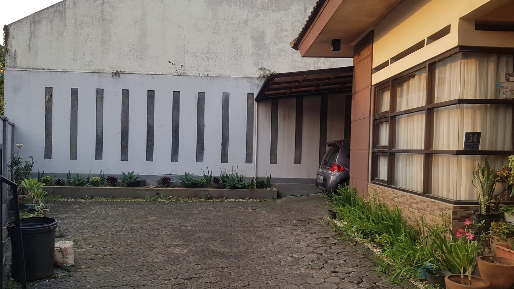 Rumah Asri Semi Furnished di Sayap Pasteur Bandung