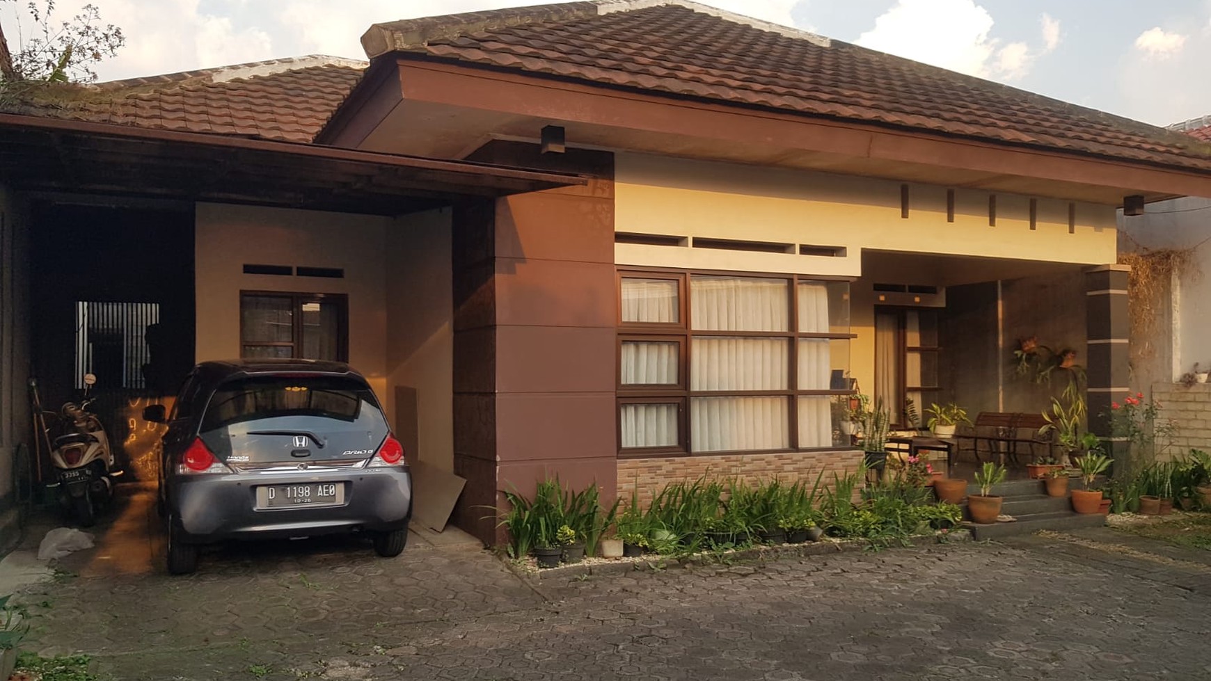 Rumah Asri Semi Furnished di Sayap Pasteur Bandung