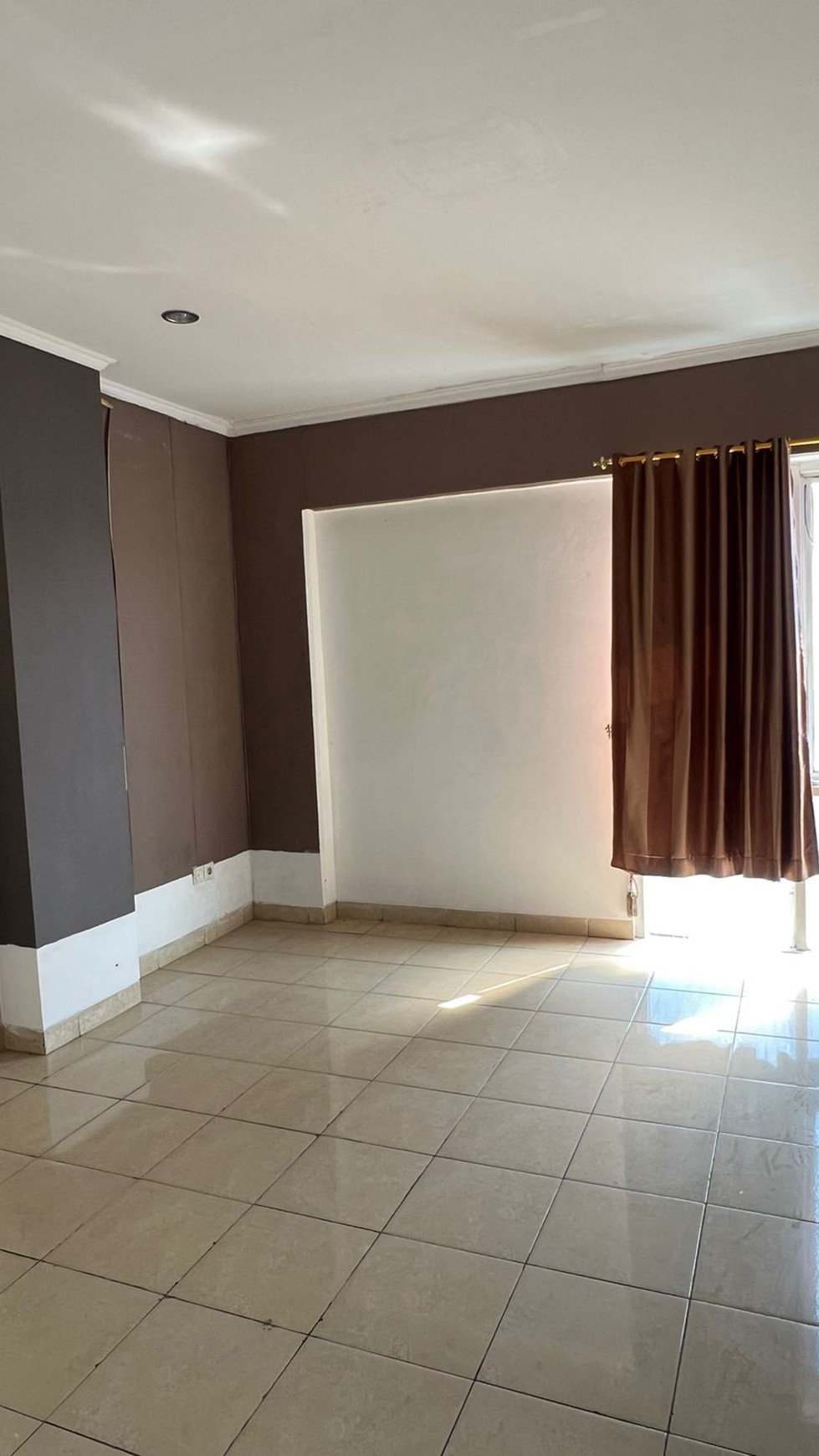 Dijual murah Ruko di Pinggir Jalan Utama di Paramount Glaze Gading Serpong, Tangerang