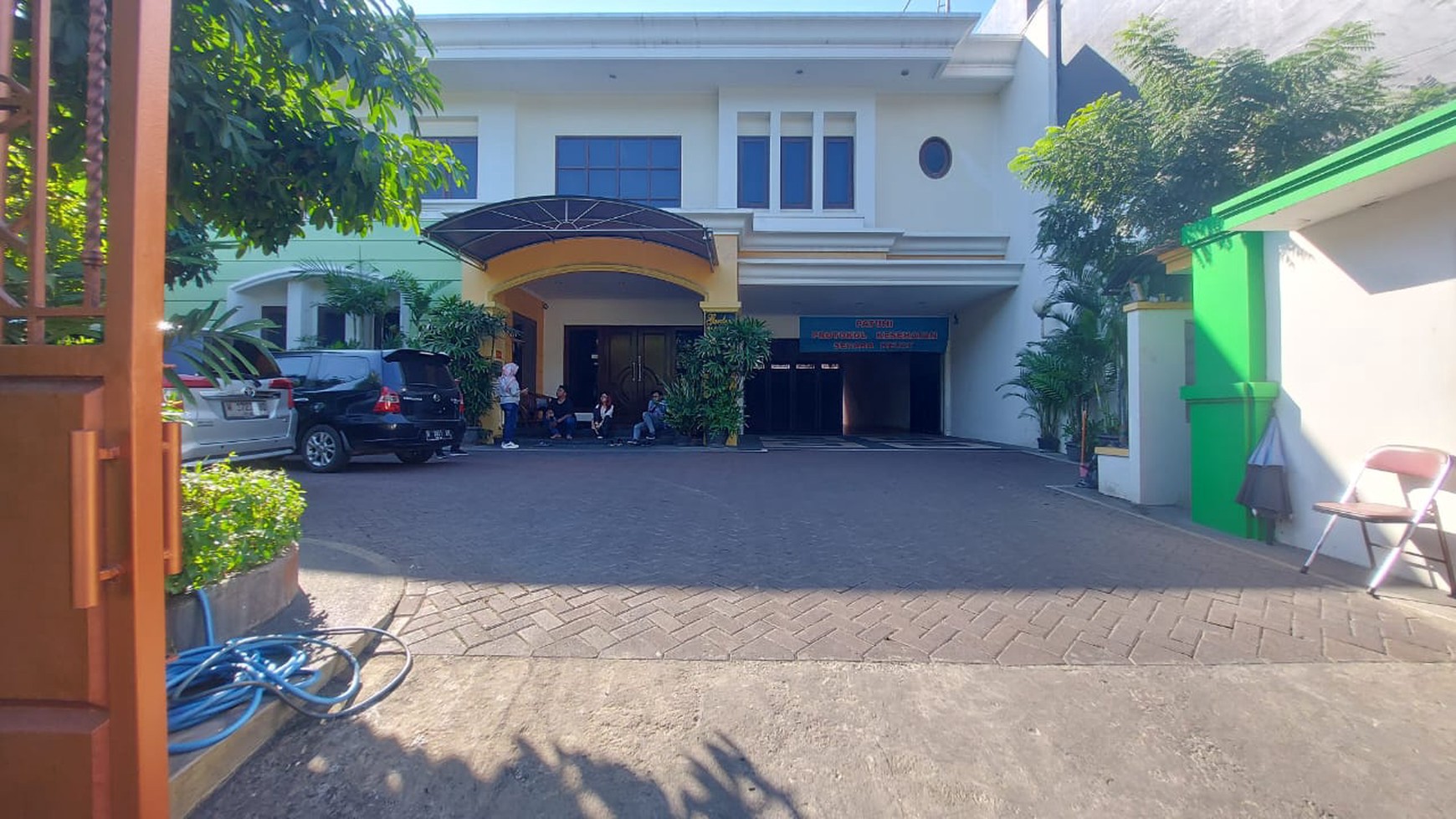 Hotel dijual murah di Surabaya Harga turun dari Rp 79 M menjadi Rp 50 M Harga bersaing mulai dari Rp 40-50 Miliar Hotel dijual di pusat kota Surabaya Hotel dekat jalan utama A. Yani, Royal Plaza Hotel