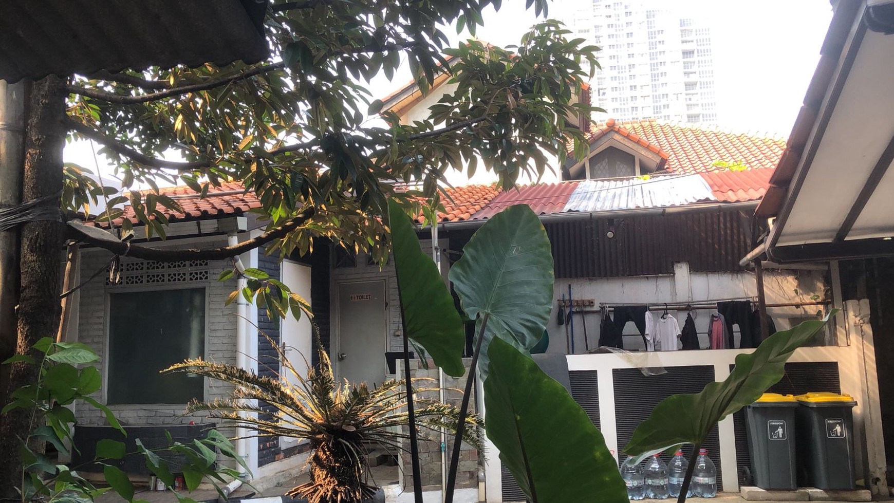 DIJUAL RUMAH INDUK DAN KOST  DEPLU RAYA PONDOK PINANG DEKAT PONDOK INDAH