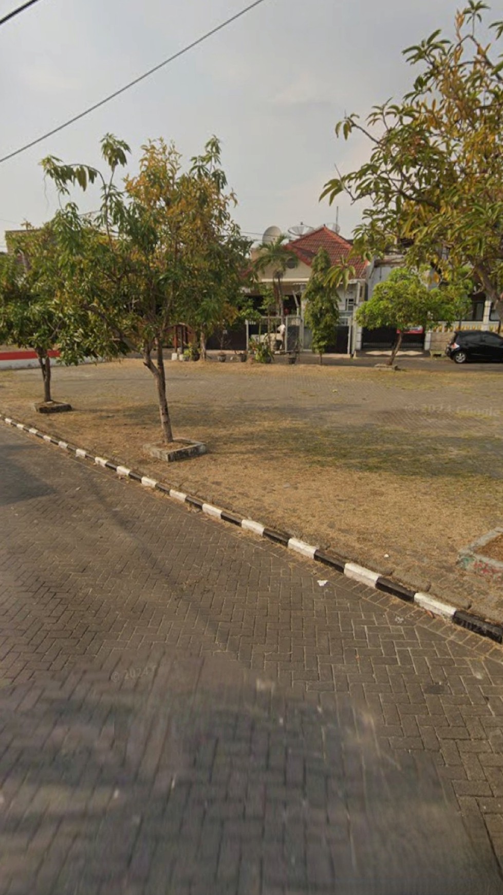 MURAH Dijual Rumah Taman Simpang Darmo Permai Selatan - ROW Jalan LEBAR 3 mobil - Parkiran LUAS