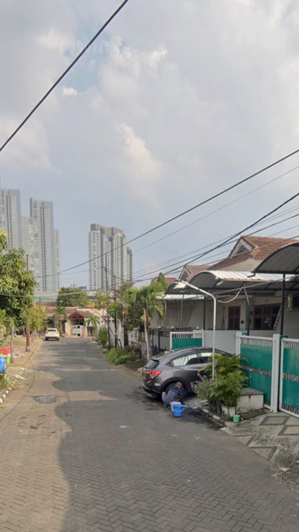 MURAH Dijual Rumah Taman Simpang Darmo Permai Selatan - ROW Jalan LEBAR 3 mobil - Parkiran LUAS