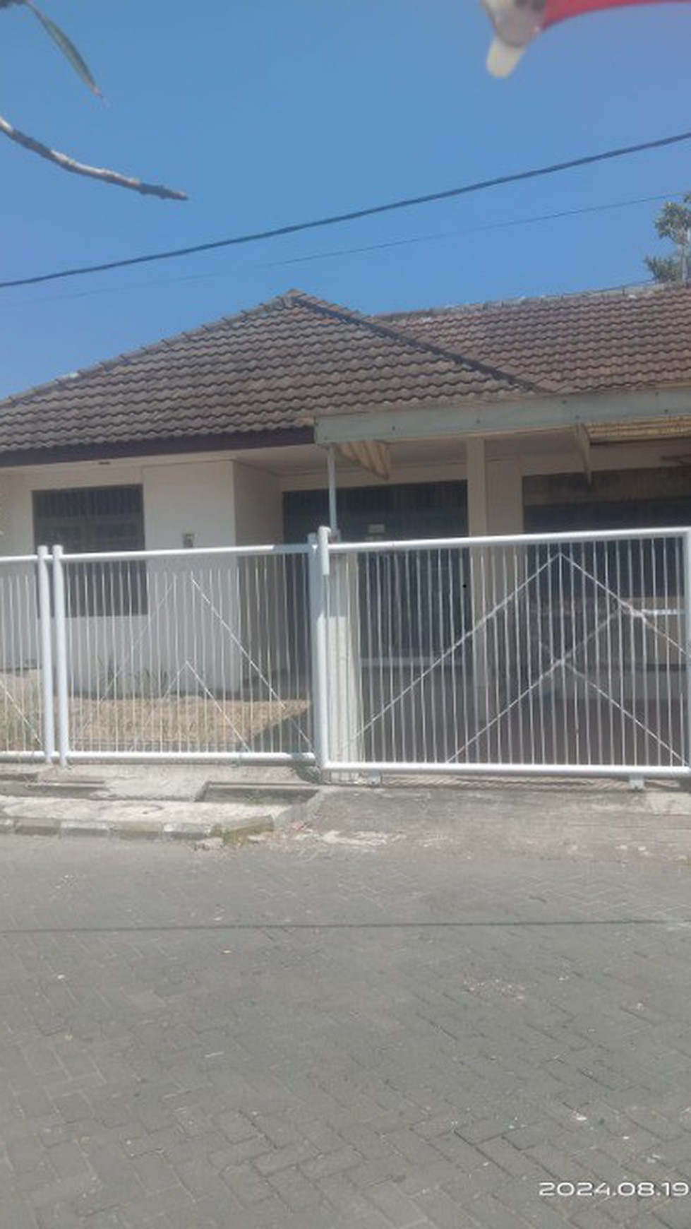 MURAH Dijual Rumah Taman Simpang Darmo Permai Selatan - ROW Jalan LEBAR 3 mobil - Parkiran LUAS