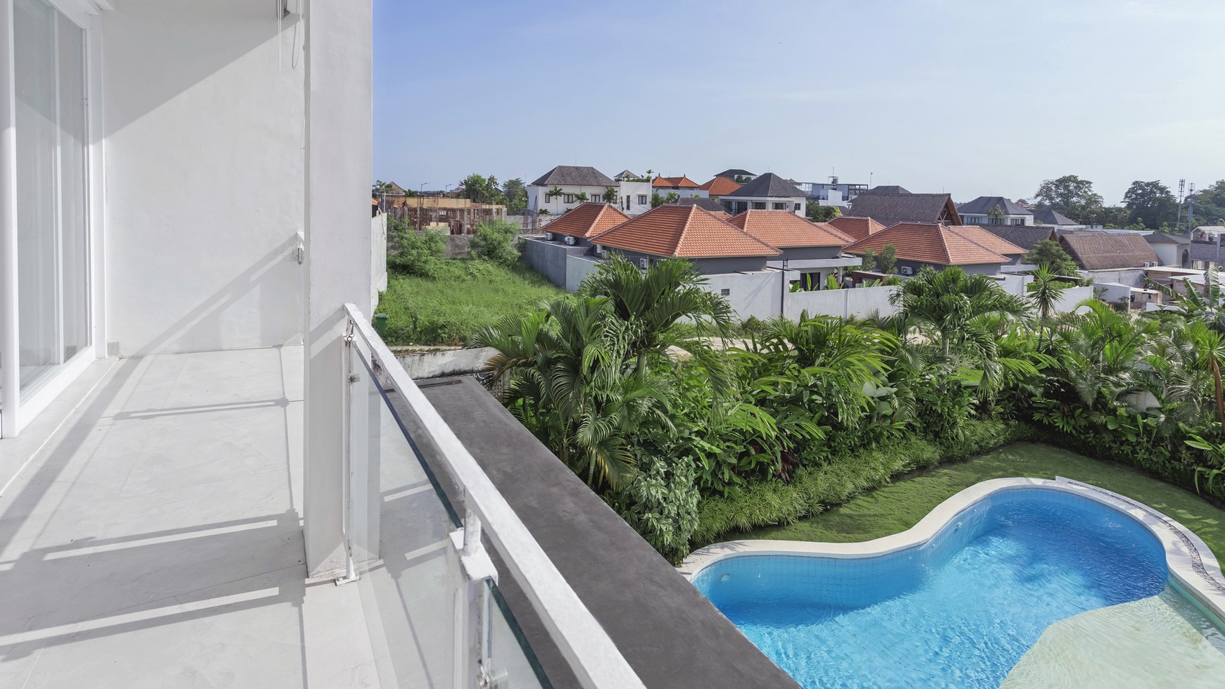 Yearly Rental - Stunning 5-Bedroom Luxury Villa with Ocean View in Canggu, Batu Bolong