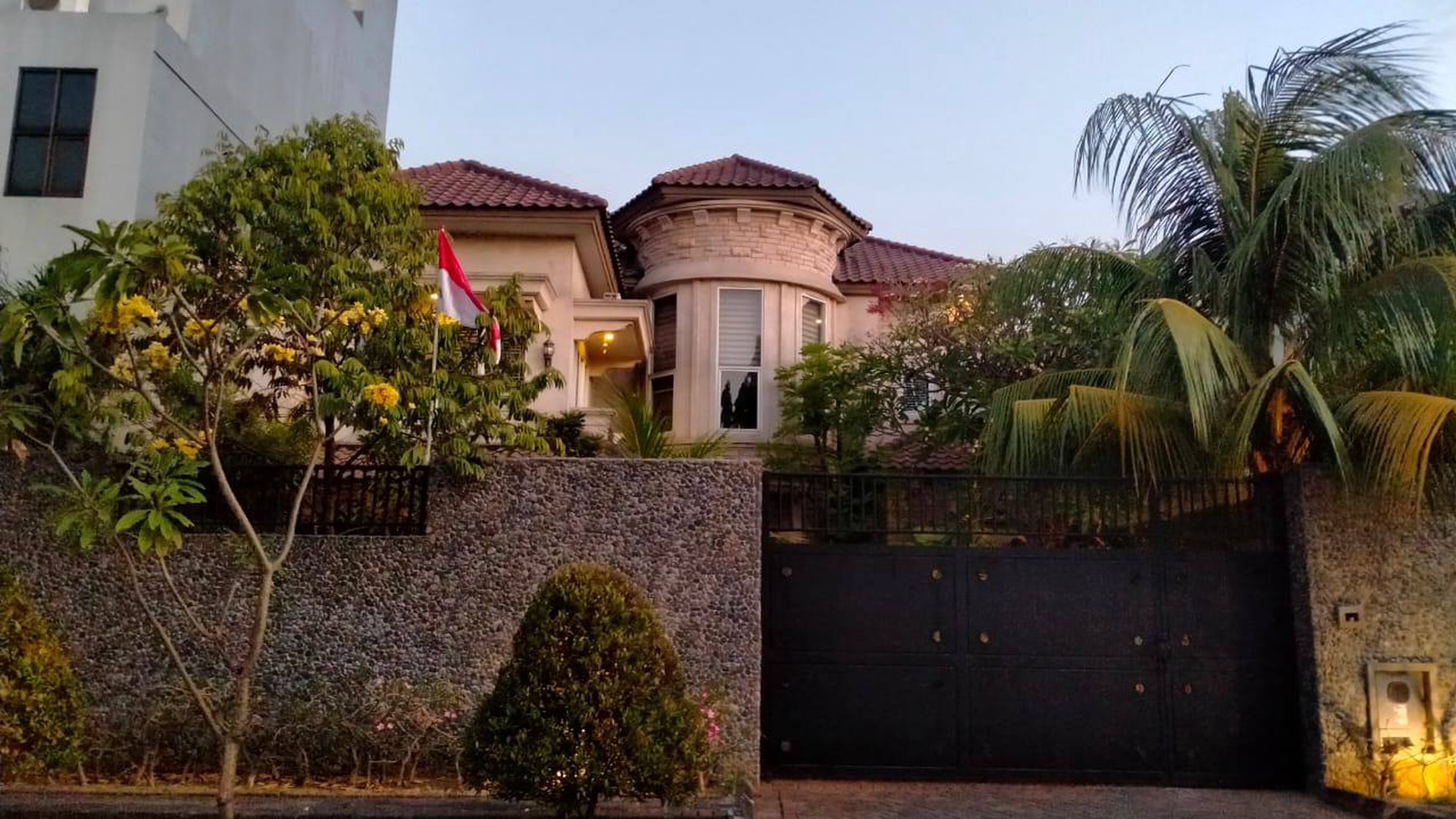 Rumah Elite Surabaya Barat - Bukit Darmo Golf Regency