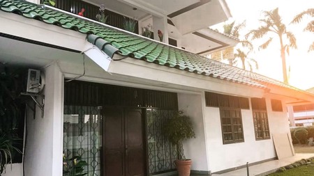 Rumah Hoek 2 lantai ,lantai Marmer Harga dibawah pasaran di Green Garden 