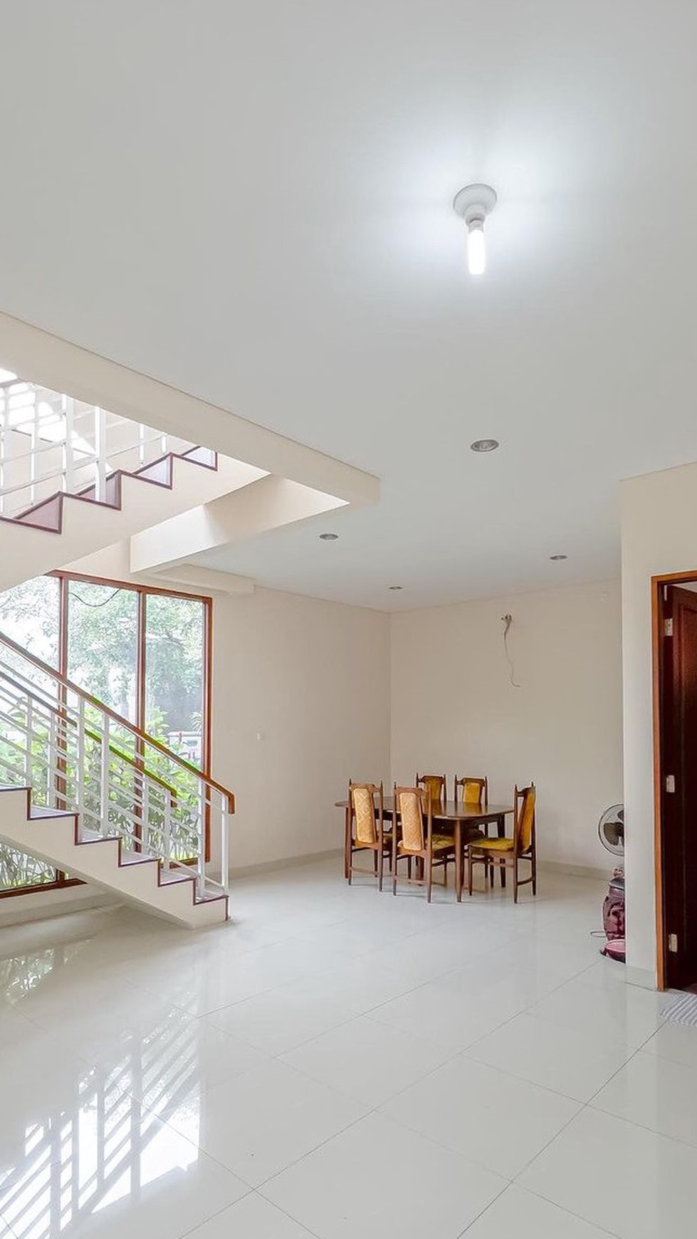 Lebak Bulus Town House Siap Huni, Cantik dan Modern.