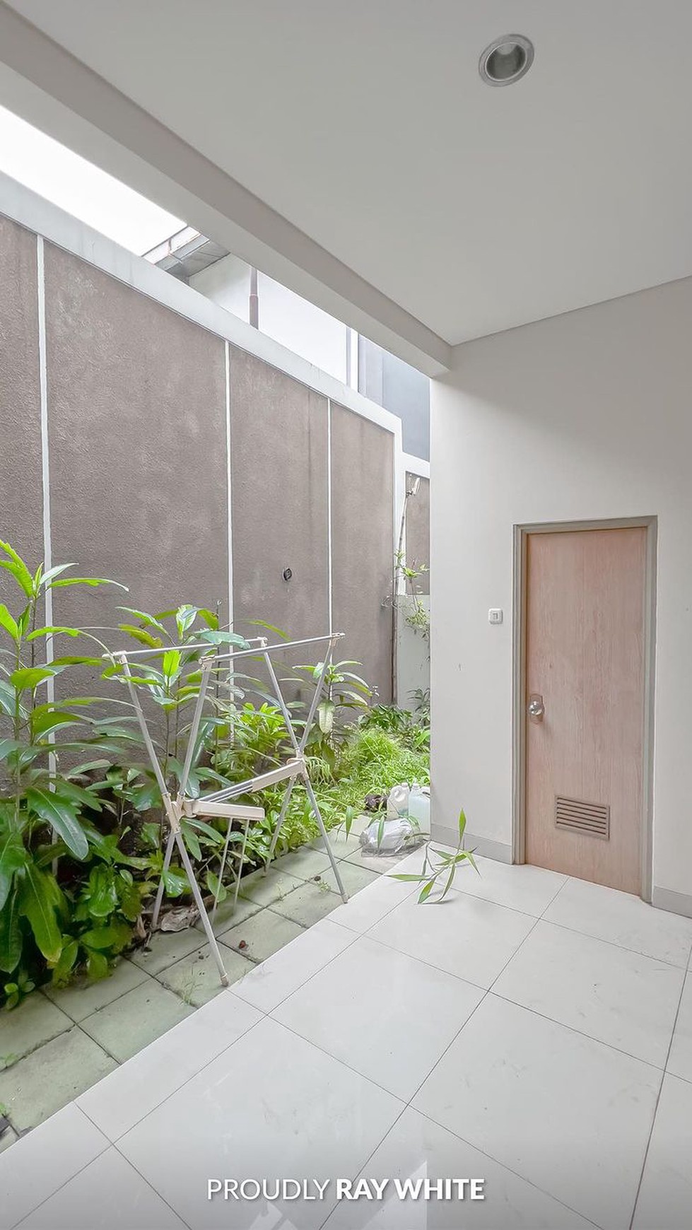 Lebak Bulus Town House Siap Huni, Cantik dan Modern.