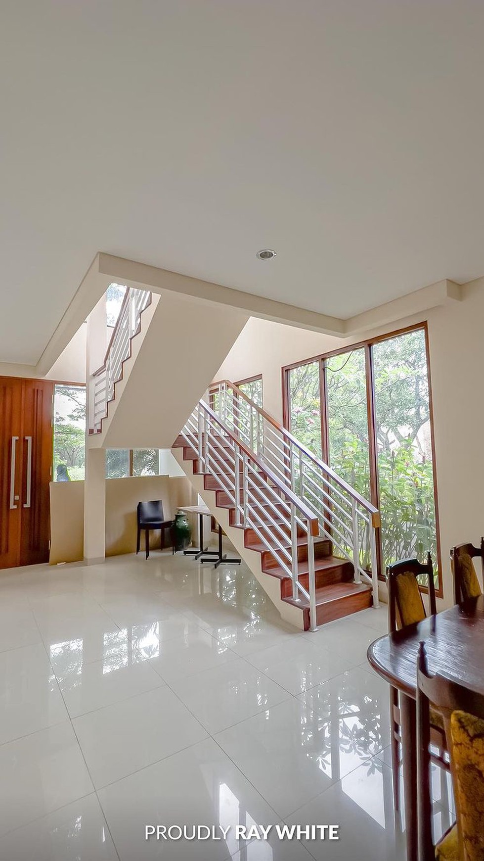 Lebak Bulus Town House Siap Huni, Cantik dan Modern.