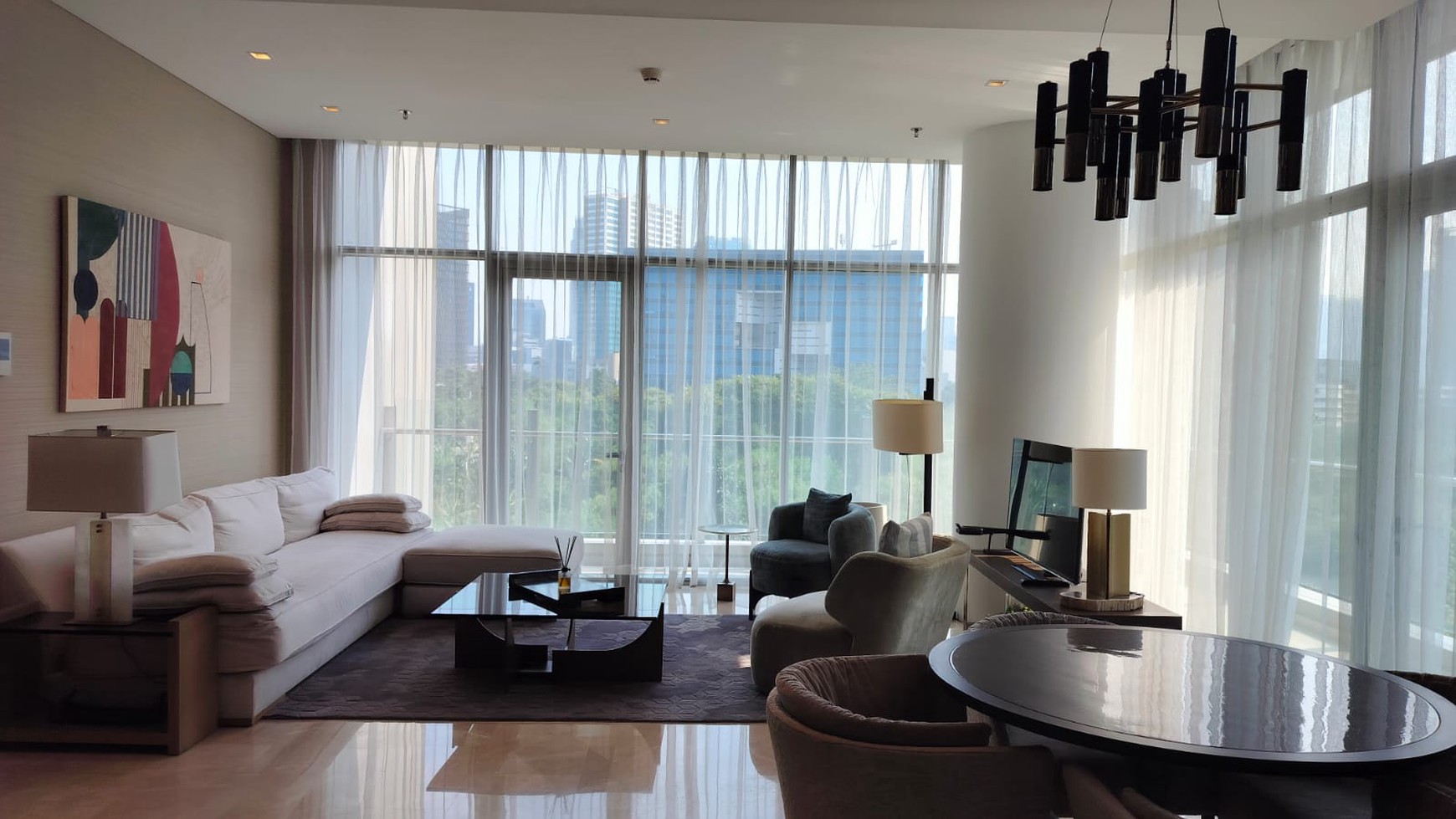 Verde Two Apartemen Lux di kuningan, 3bedroom, spacious, fasilitas sangatlengkap, 15 menit ke bandara