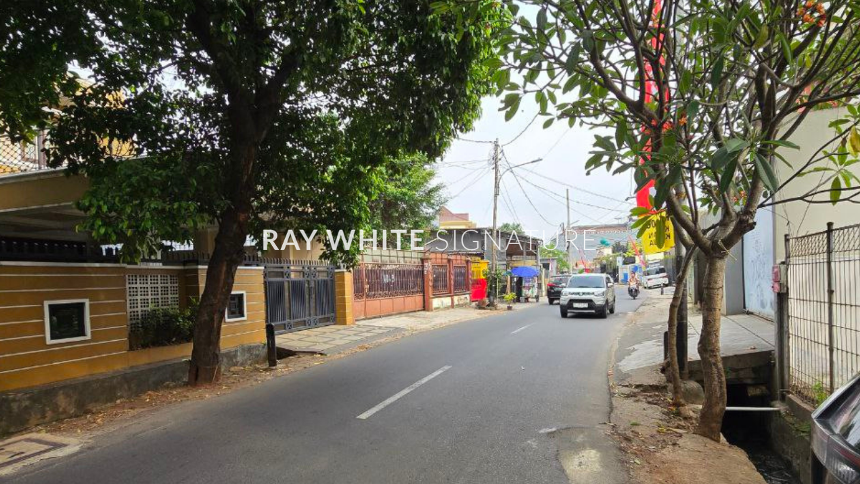 Dijual Rumah Lama Cocok untuk bisnis di Jl. Raya Kelapa Dua, Kebon Jeruk