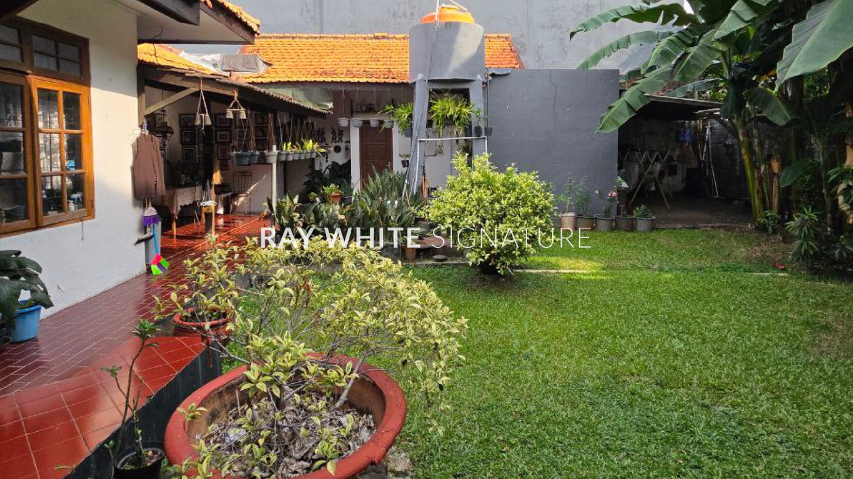 Dijual Rumah Lama Cocok untuk bisnis di Jl. Raya Kelapa Dua, Kebon Jeruk