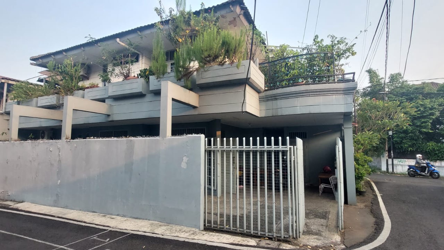 Rumah Pesanggrahan Jakarta Selatan,Siap huni,rumah luas.