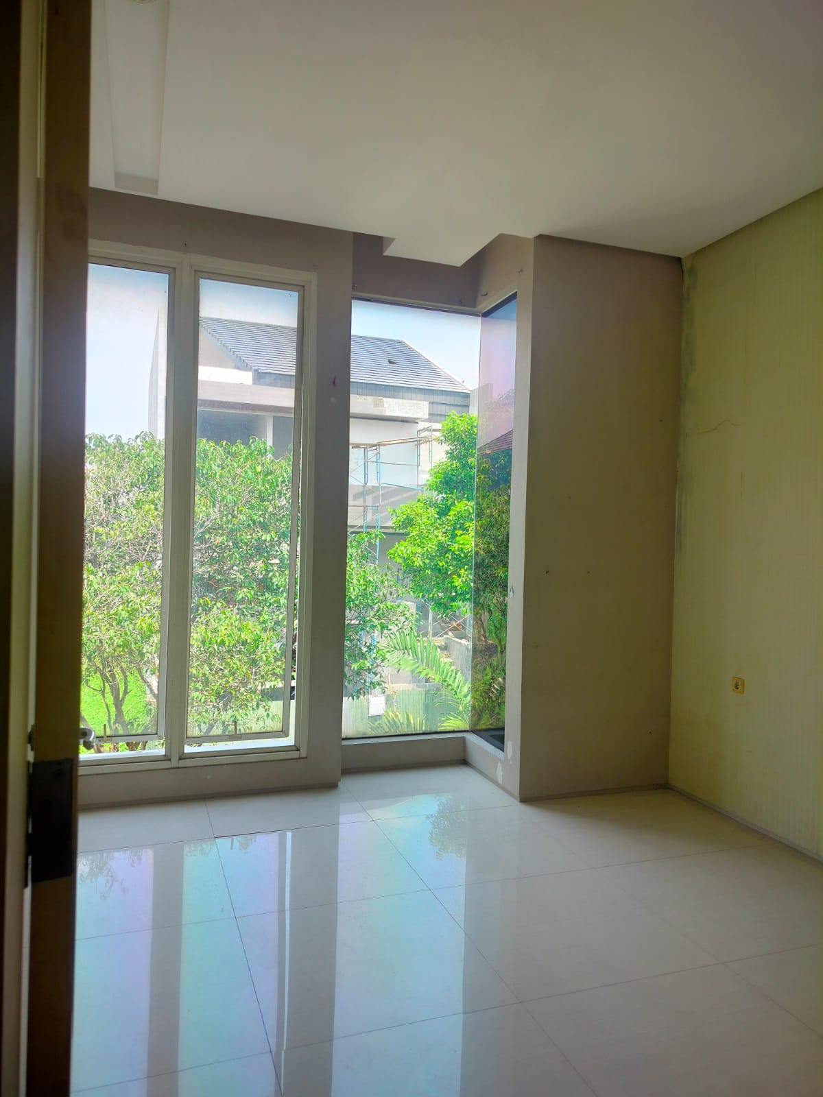 Dijual atau Disewa Rumah di Woodland - Citraland Surabaya