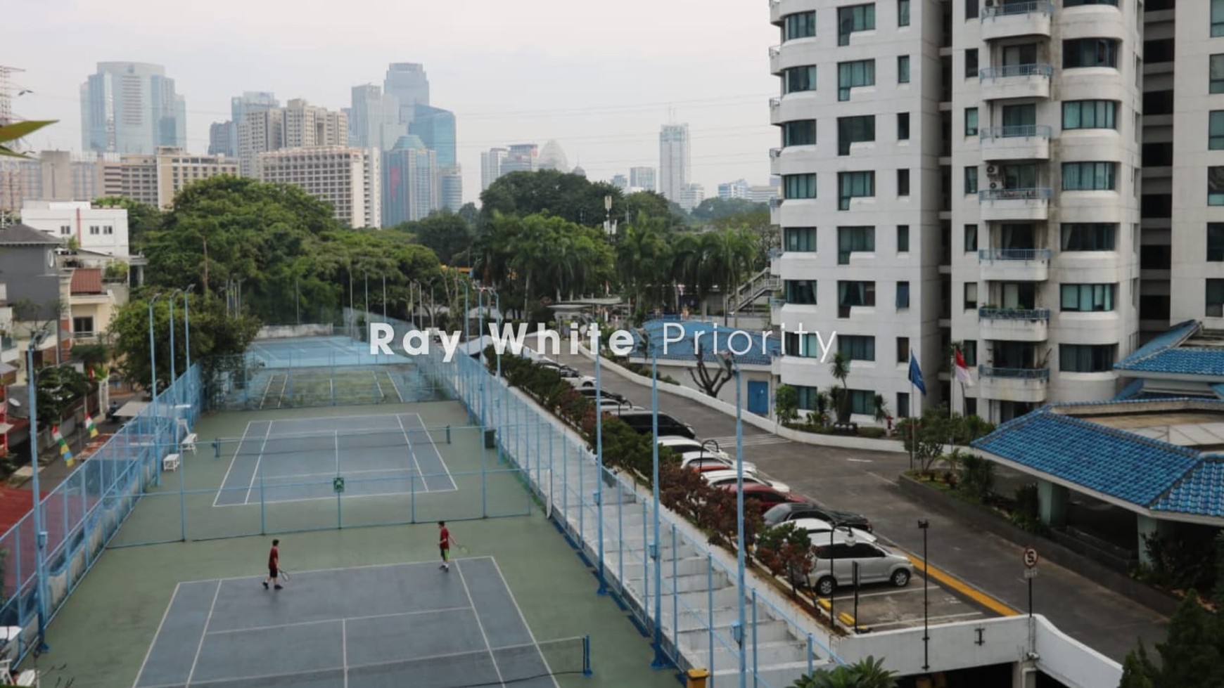 DISEWAKAN APARTMENT PARK ROYALE DENGAN VIEW LANGSUNG KOLAM DAN TAMAN, LOKASI SANGAT STRATEGIS DI GATOT SUBROTO JAKARTA PUSAT