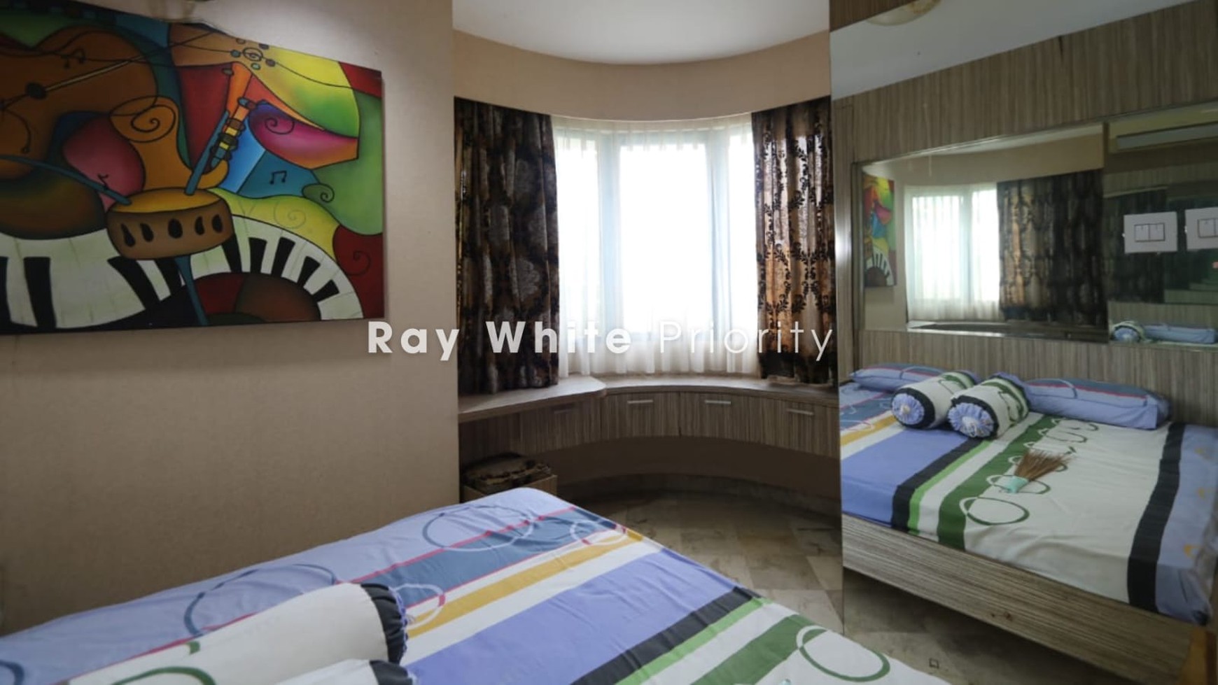 DIJUAL APARTMENT PARK ROYALE DENGAN VIEW LANGSUNG KOLAM DAN TAMAN, LOKASI SANGAT STRATEGIS DI GATOT SUBROTO JAKARTA PUSAT