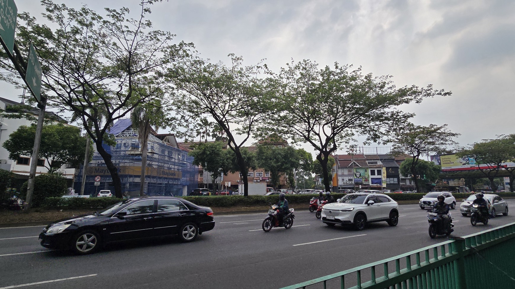 Ruko hadap Jalan raya Utama BSD, Facade lebar.