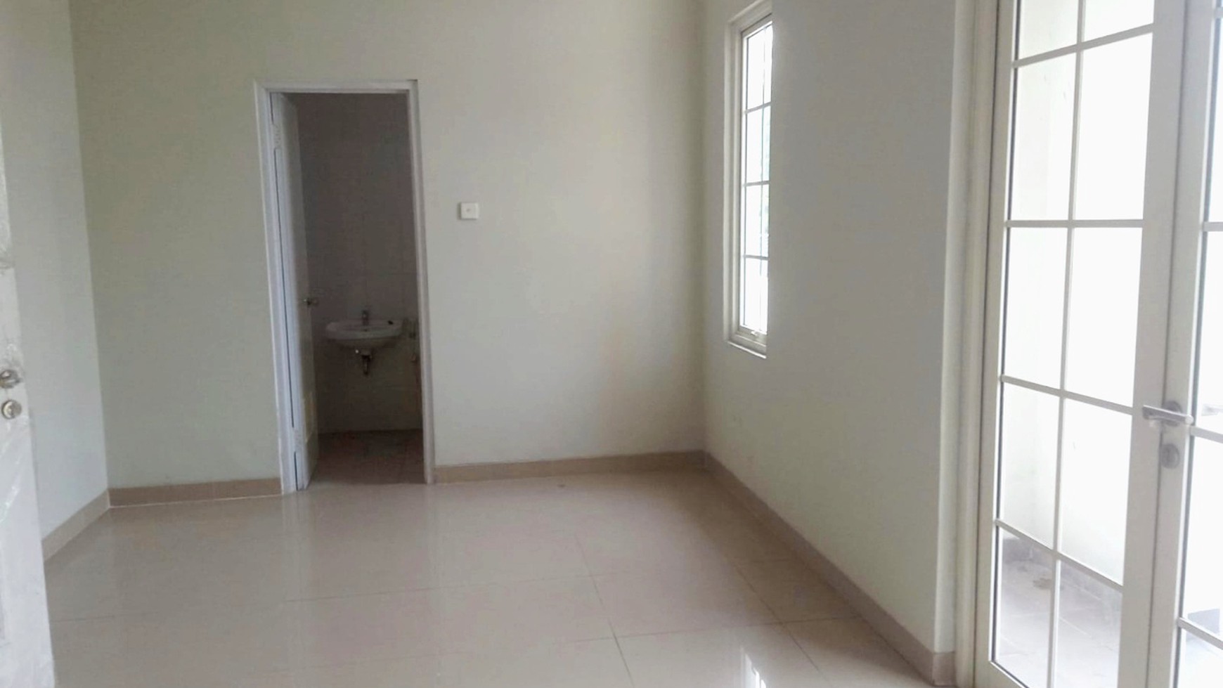 Dijual Rumah Hook 2 lantai di Grand Taruma, Karawang