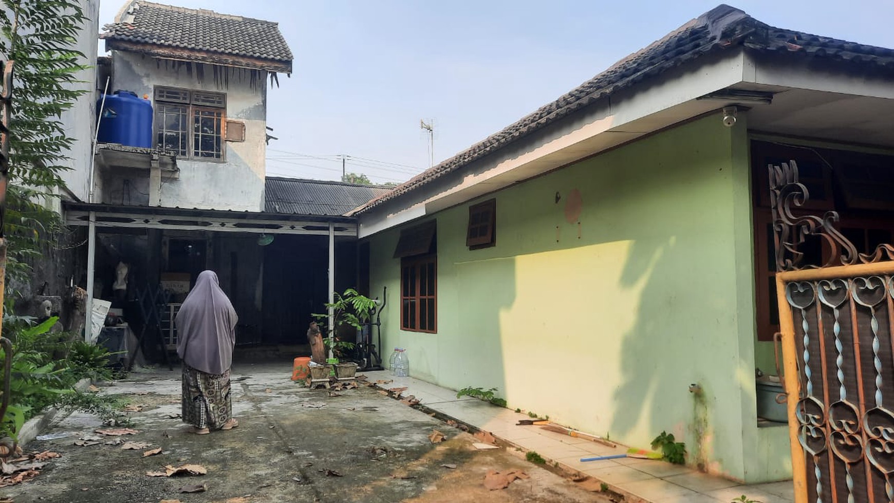 Di Jual 3 Ruko dan 1 Rumah