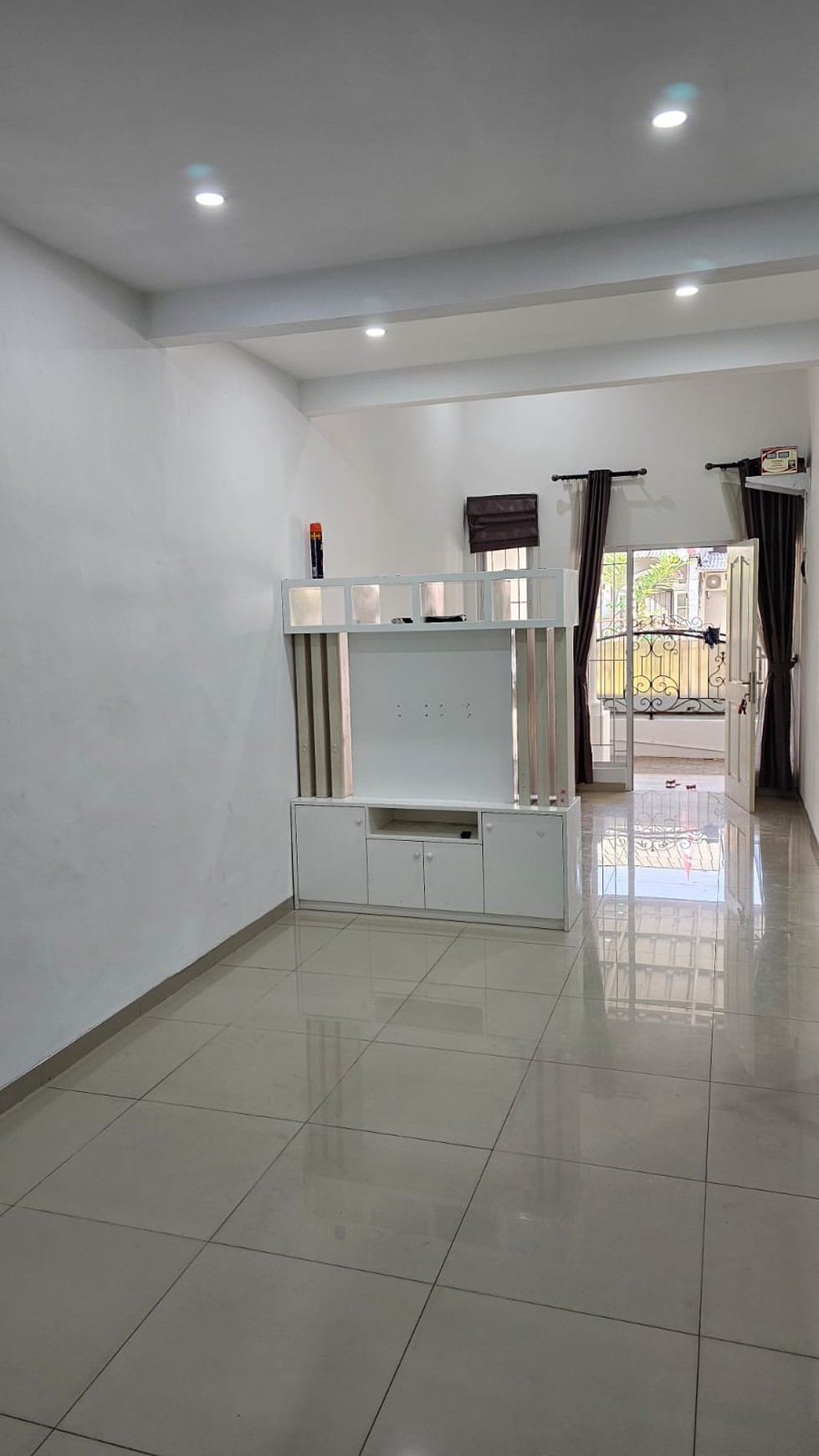 Rumah Cantik Minimalis dan Siap Huni @Taman Crista, Bintaro