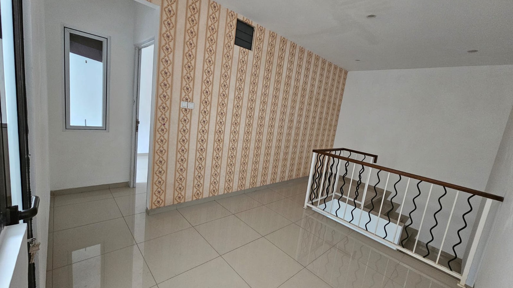 Rumah Cantik Minimalis dan Siap Huni @Taman Crista, Bintaro