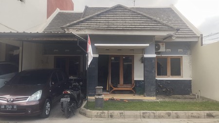 Rumah Tinggal Dalam Perum Ambarukmo Residence Depok Sleman 