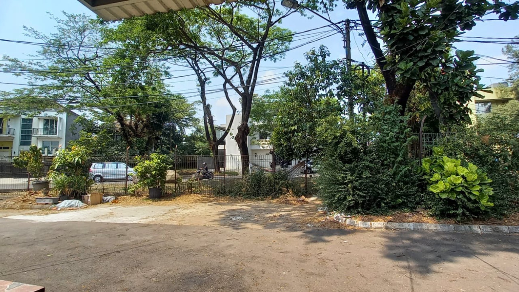 Dijual Rumah  Tinggal Di Taman Parahyangan, Lippo Karawaci Dengan Lingkungan Yang Nyaman ,Aman dan Asri