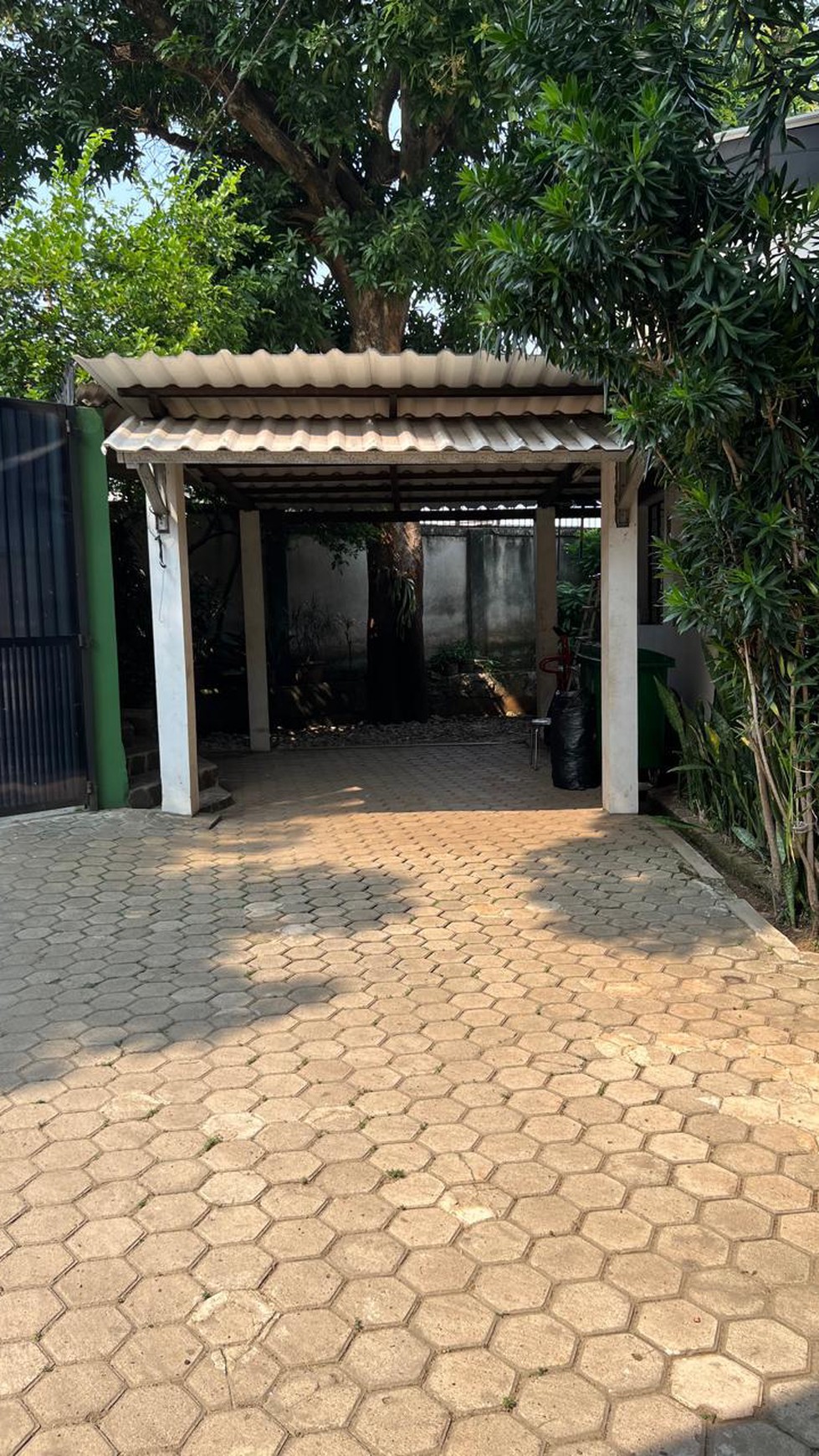 Rumah Asri, bagus, lingkungan aman dan nyaman di Ciputat