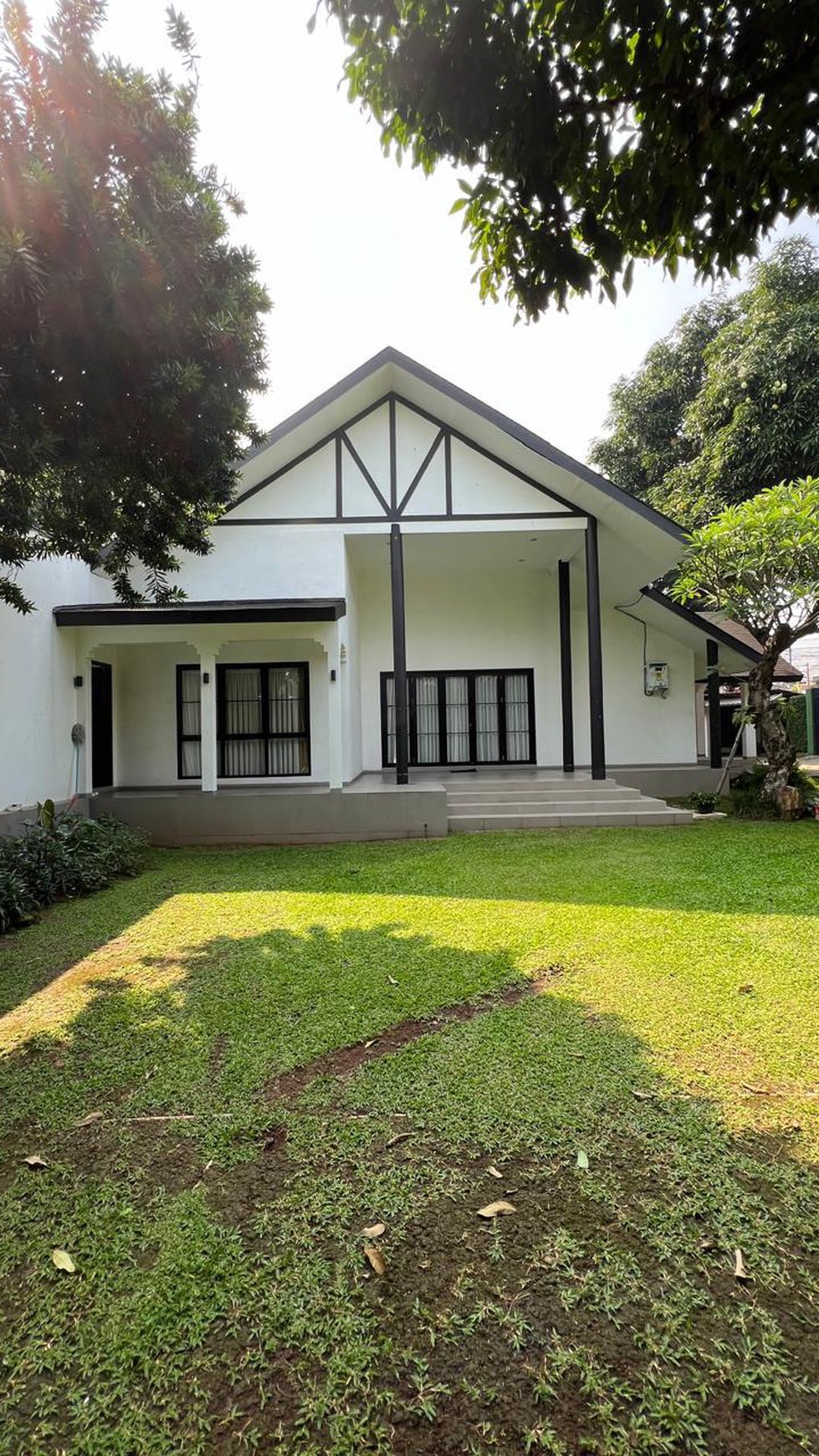 Rumah Asri, bagus, lingkungan aman dan nyaman di Ciputat