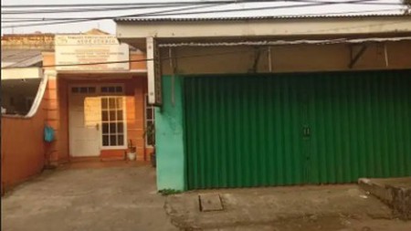 Rumah Lokasi Strategis Pinggir Jalan dan Terdapat 1 Unit Toko