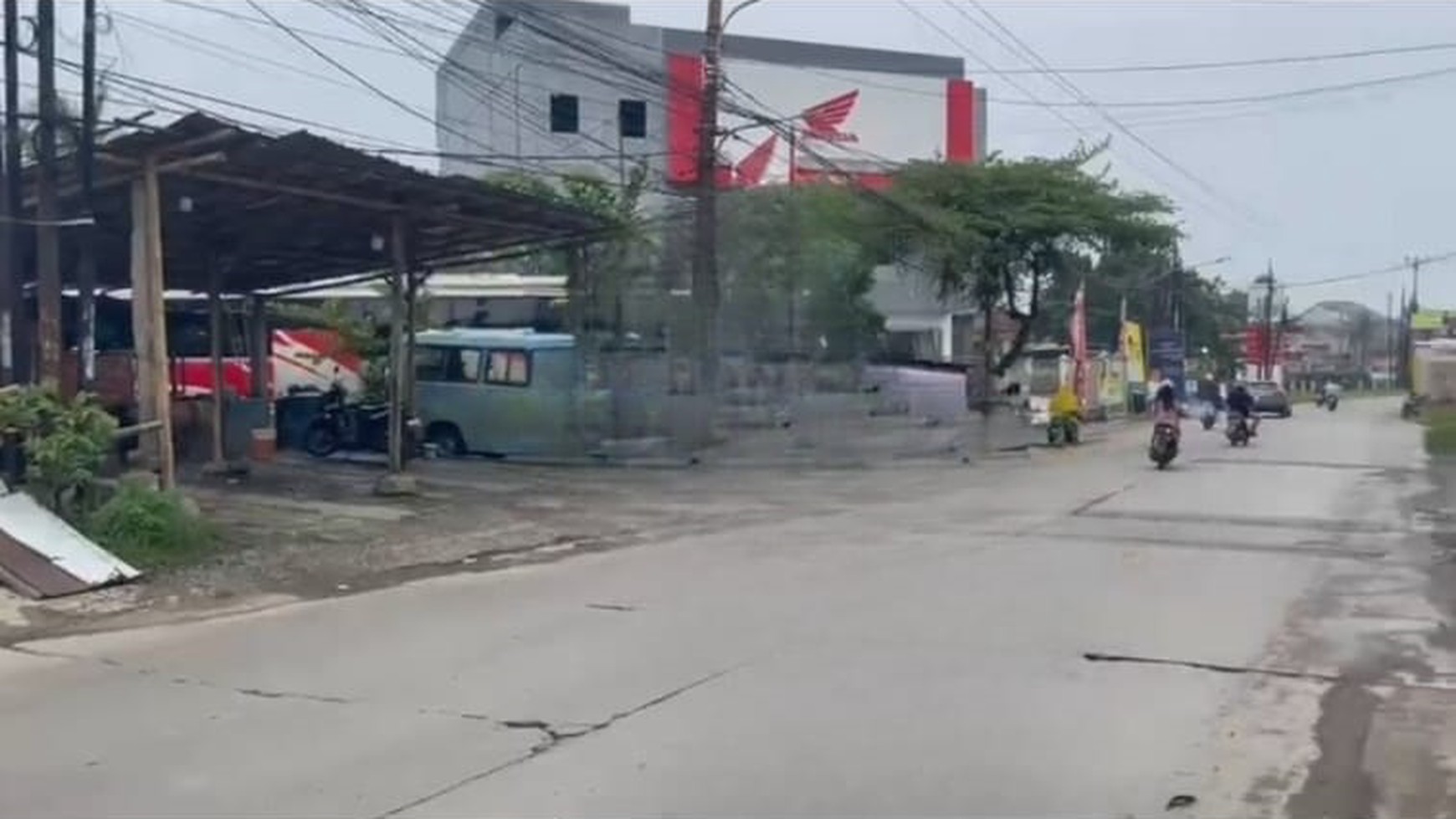 Ruko Hadap Jalan Raya Legok Karawaci Tangerang Dijual dengan Harga Menarik