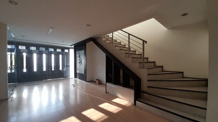 Ruko di Komplek Setra Duta Cocok Untuk Kantor / Tempat Kursus