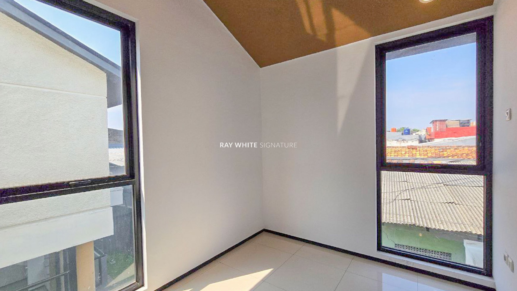 Dijual Town House di Chelsea Modern House Jl Raya Tengah