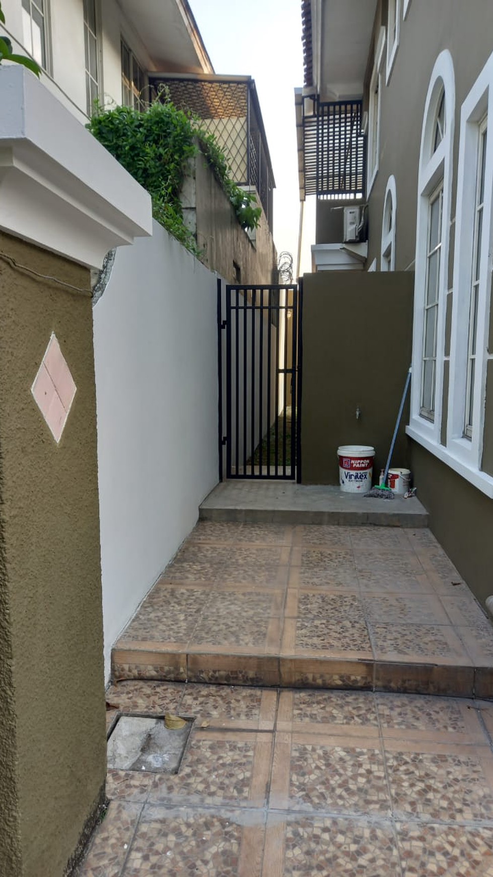 Rumah Siap Huni Baru Renovasi di Taman Mediteranian Lippo Karawaci Tangerang