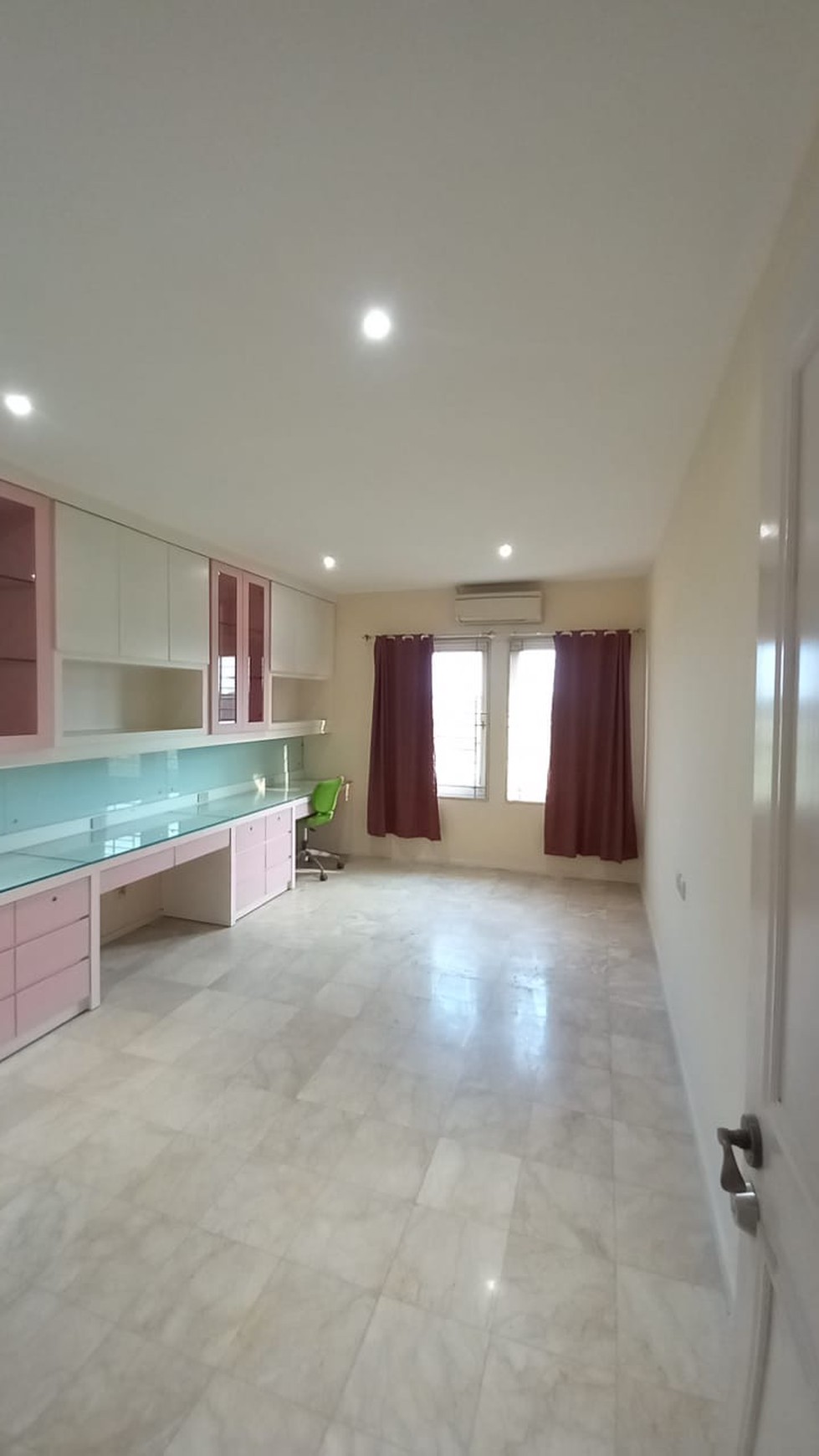 Rumah Siap Huni Baru Renovasi di Taman Mediteranian Lippo Karawaci Tangerang